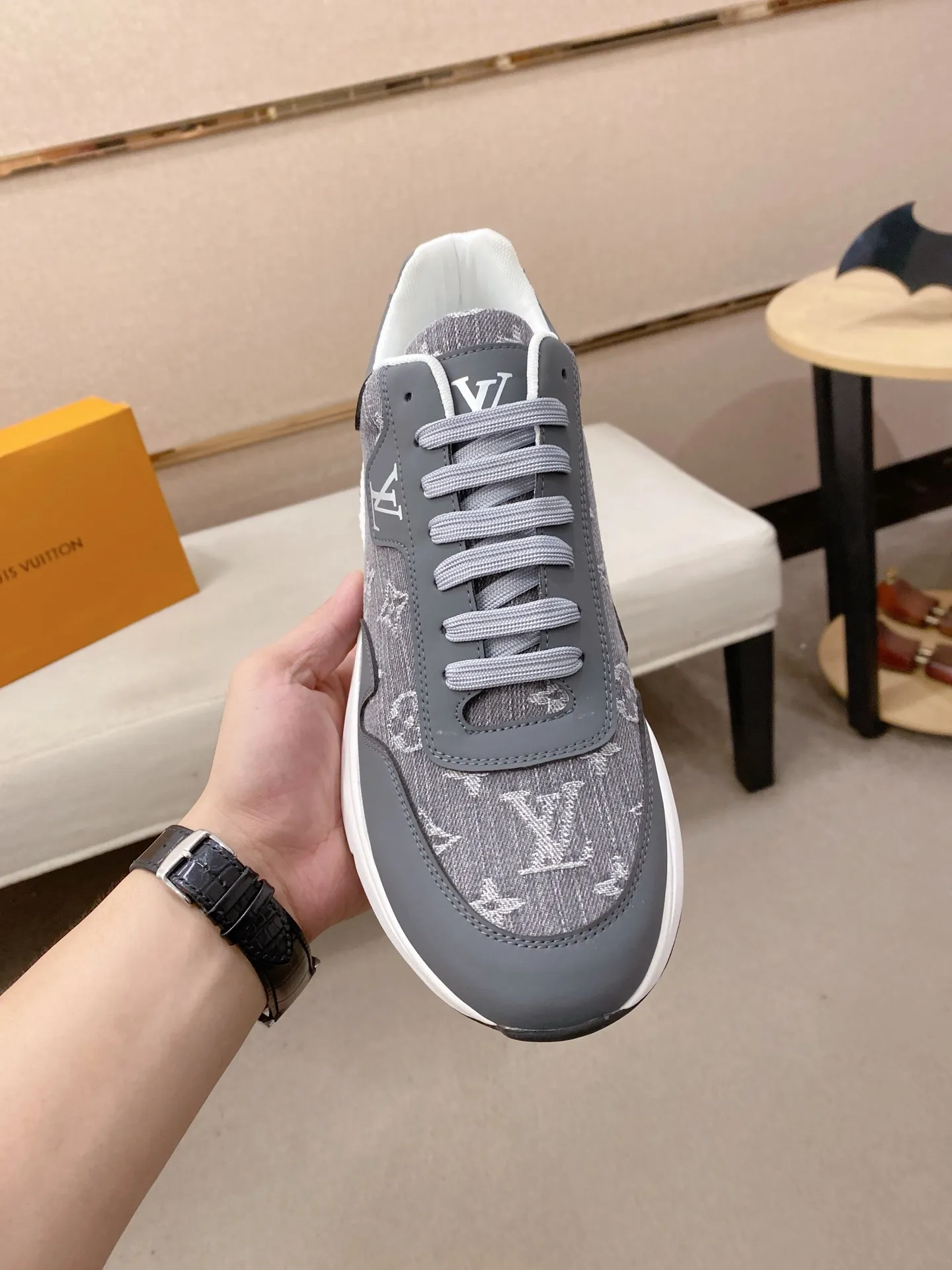 Men's shoes💰 462💰louis vuitton (Louis Vuitton/lv)🔍🔍The new counters are on sale at the same time. The uppers are imported from Italy. ⃣️Re-engraved🇮🇹💪💪, ⚠Sole: The original sole is specially provided by the original factory, the exclusive movable molded sole is super comfortable, ⚠Original and single goods 🔍high quality, you can enter and leave the counter at will, welcome to compare⚠. Code number: 38-44 (45/customized, non-refundable)